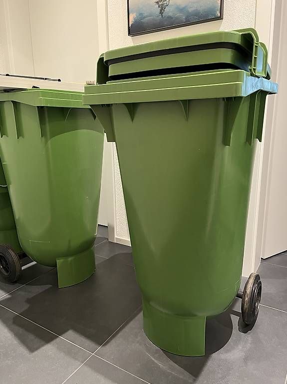 Cestini per rifiuti: Bac à déchets/Poubelle P.Henkel – Usato da Mézières FR venduto da mau_66fm