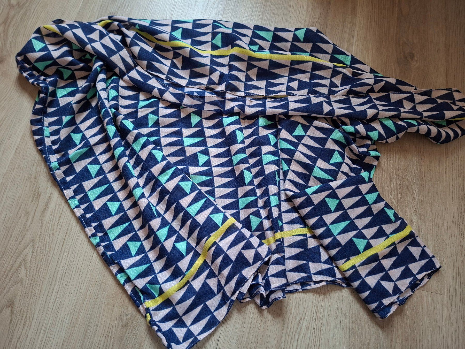 Foulards, Tücher & Schals: Rundschal mehrfarbig – Gebraucht aus Oberwil/Dägerlen von Dominique1606
