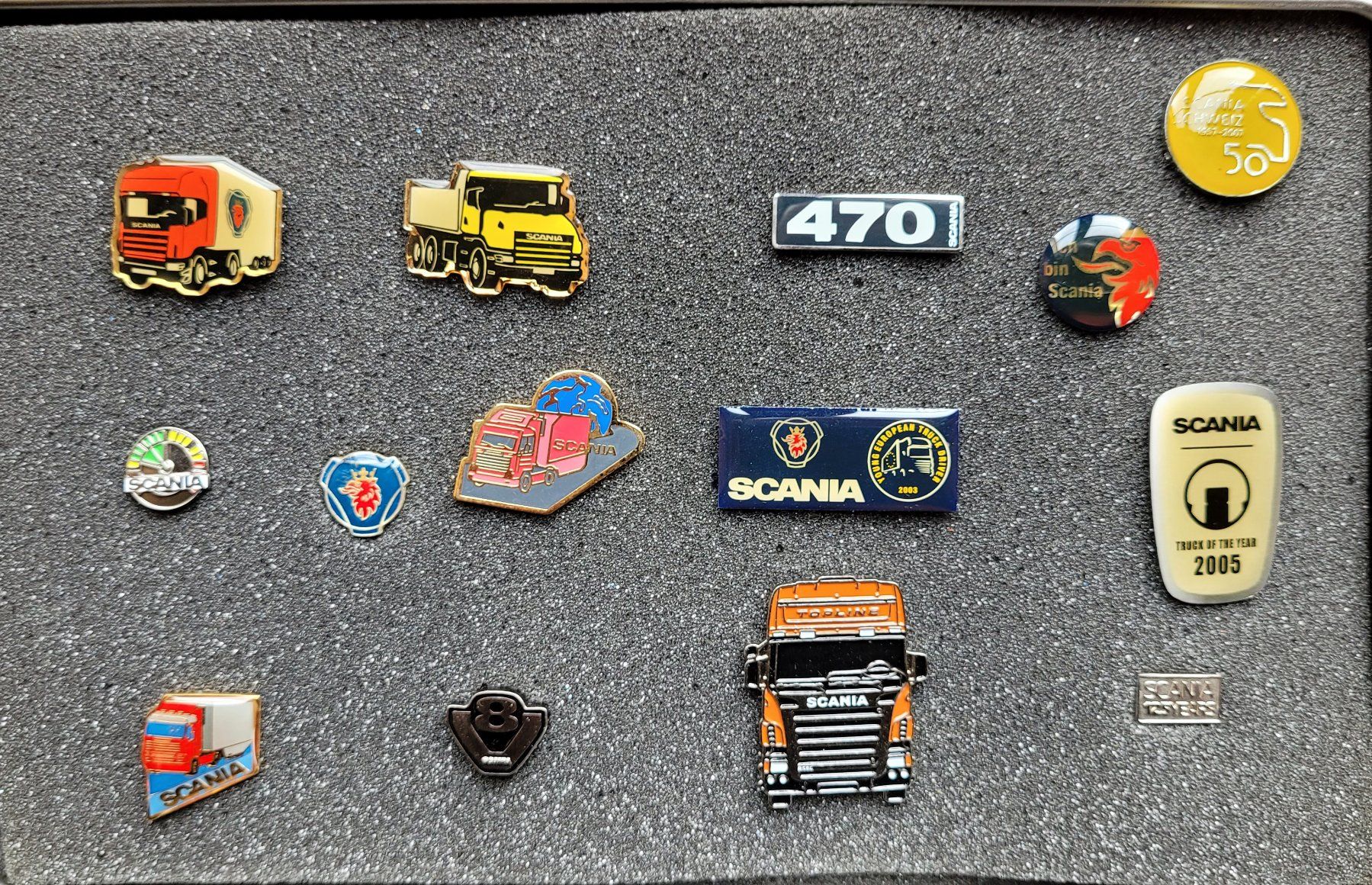 Scania Plaketten & Abzeichen: SCANIA Pin Sammlung – Neu und originalverpackt aus Fisibach von  2