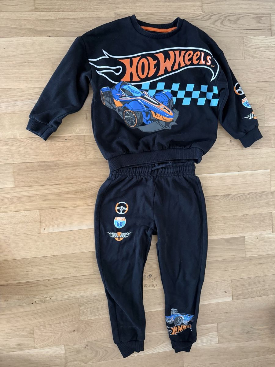Lotti & Set di vestiti: Kinder set Hot Wheels Grösse 110 – Usato da Oensingen venduto da lottina01