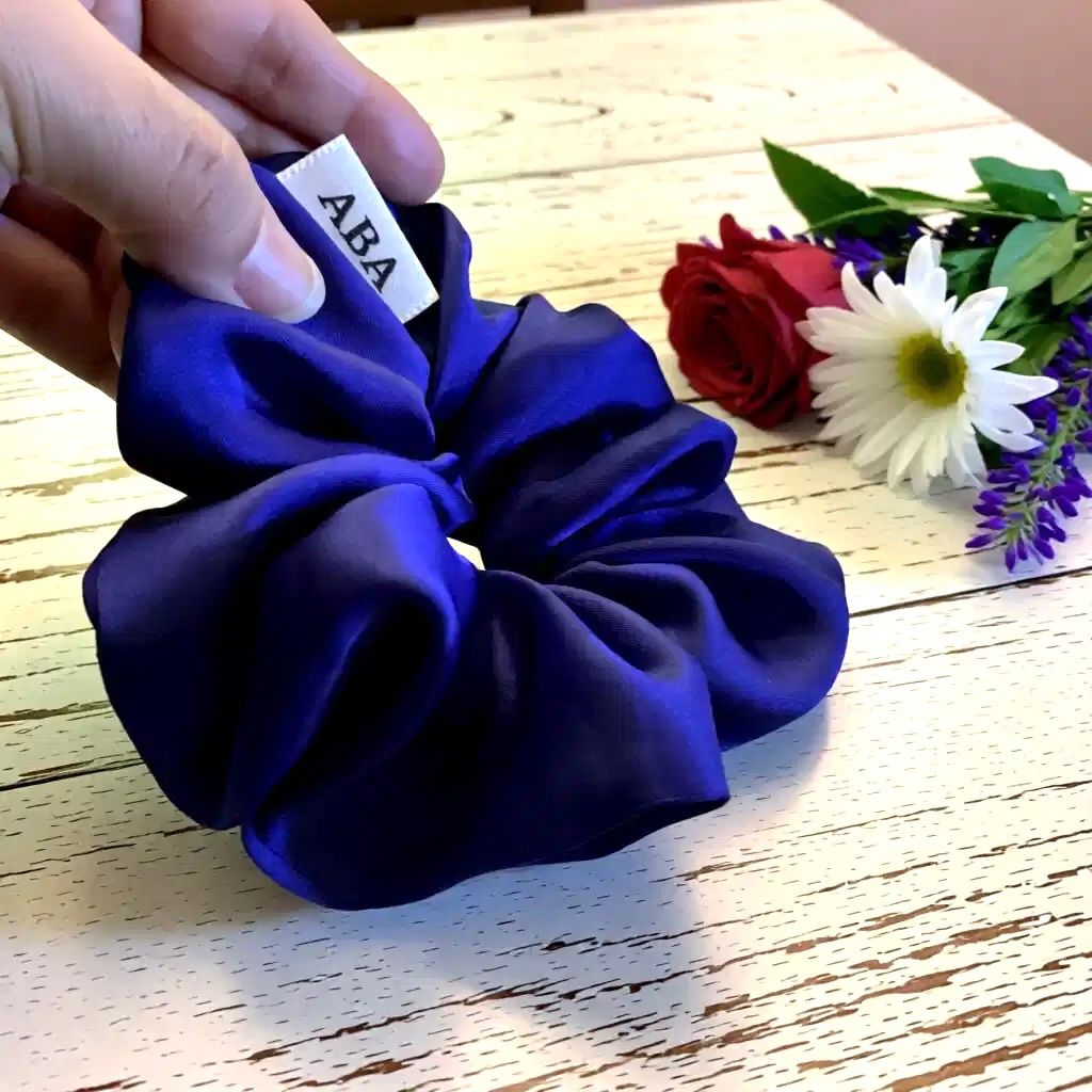 Haarschmuck: Seide Scrunchie - Königsblaue - Elegant - Handgemachte -Neu! – Neu und originalverpackt aus Vals von ABA-Atelier 4