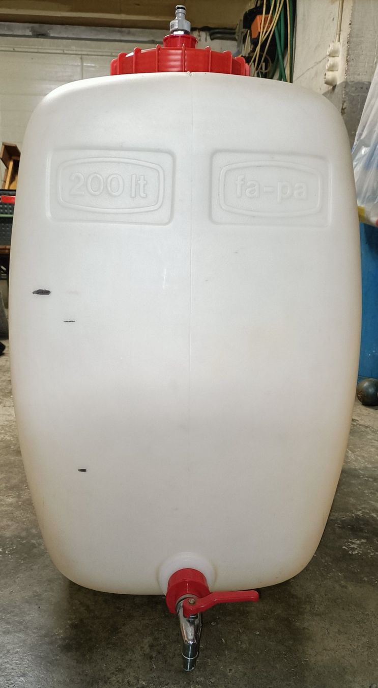Abbeveratoi e trogoli: Wassertank 200 Liter – Usato da Lotzwil venduto da JEBEMI 1