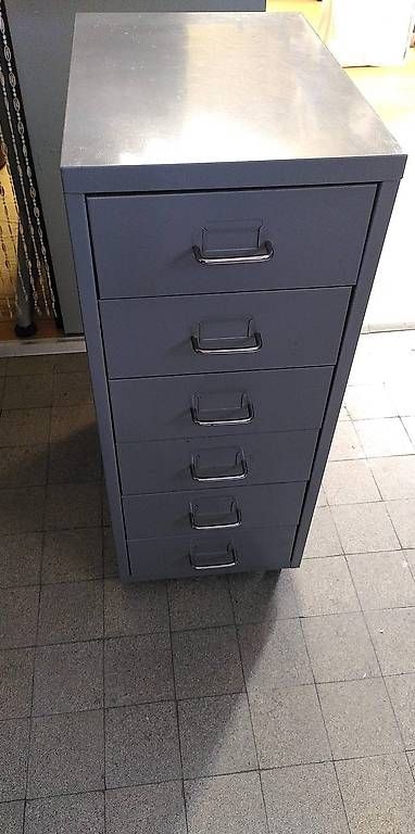 Ikea Banconi: Ikea Büromöbeli Metall auf Rollen – Usato da Bern venduto da stinen 1