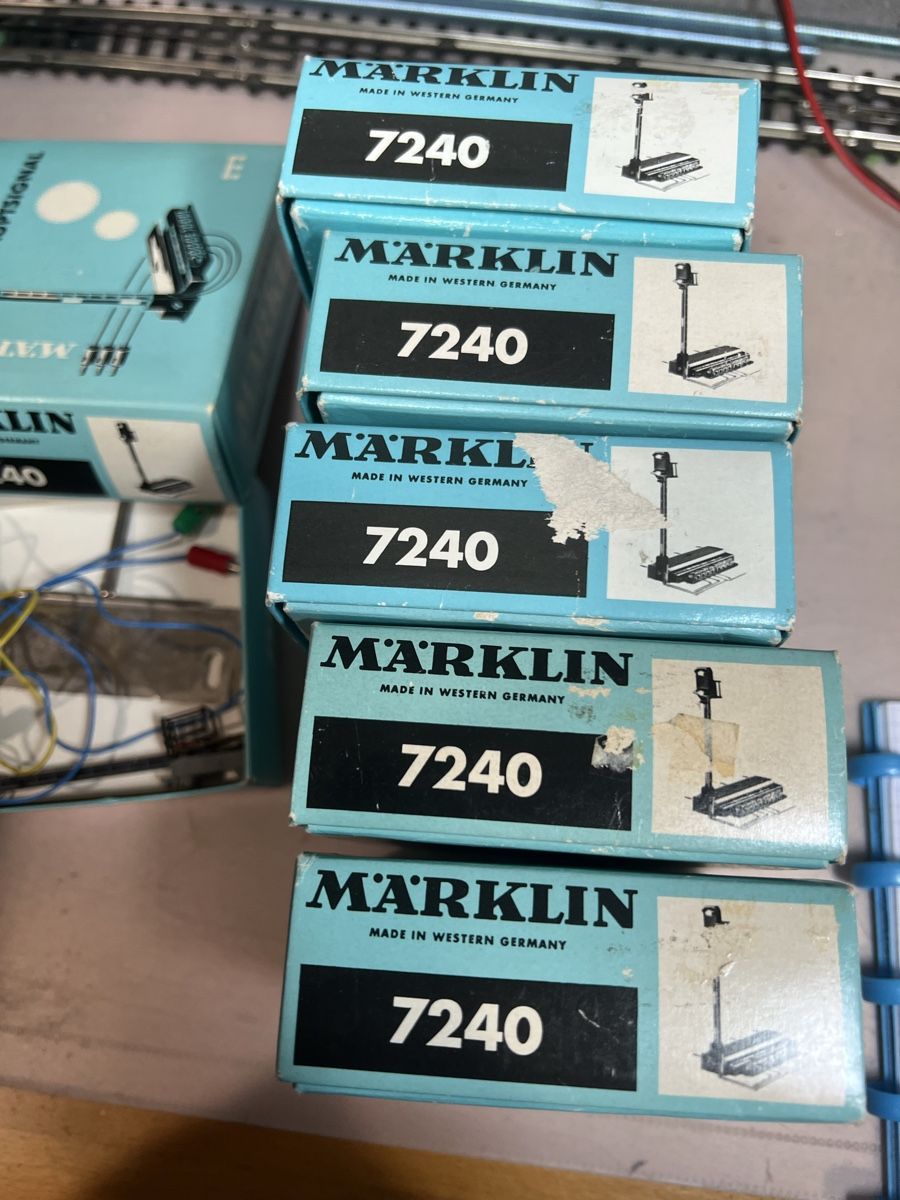 Märklin Modellini di ferrovie: Märklin K Weichen und Signale – Usato da Dübendorf venduto da Troggy 3