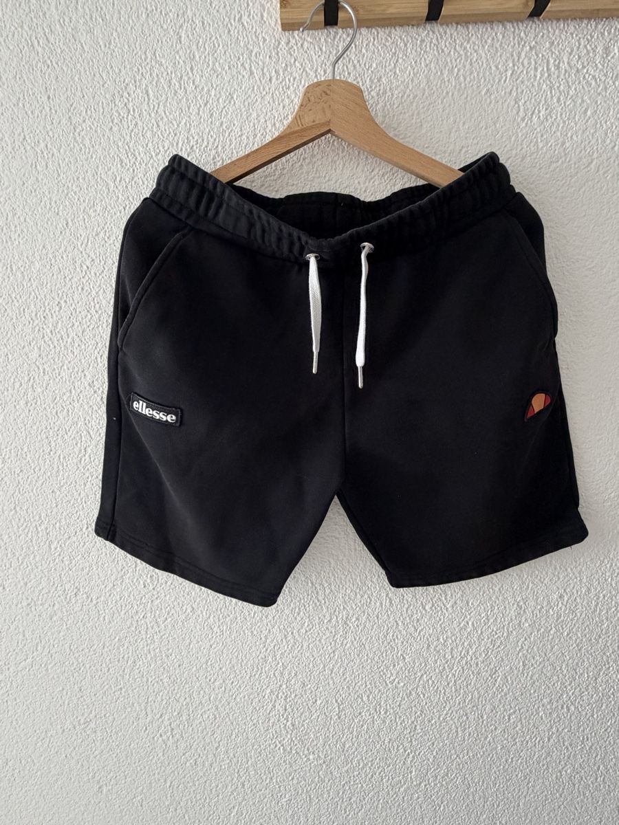 Ellesse Pantalons: Schwarze Ellesse Shorts, Grösse S – Neuf (Voir description) à Wattwil par betsar.13