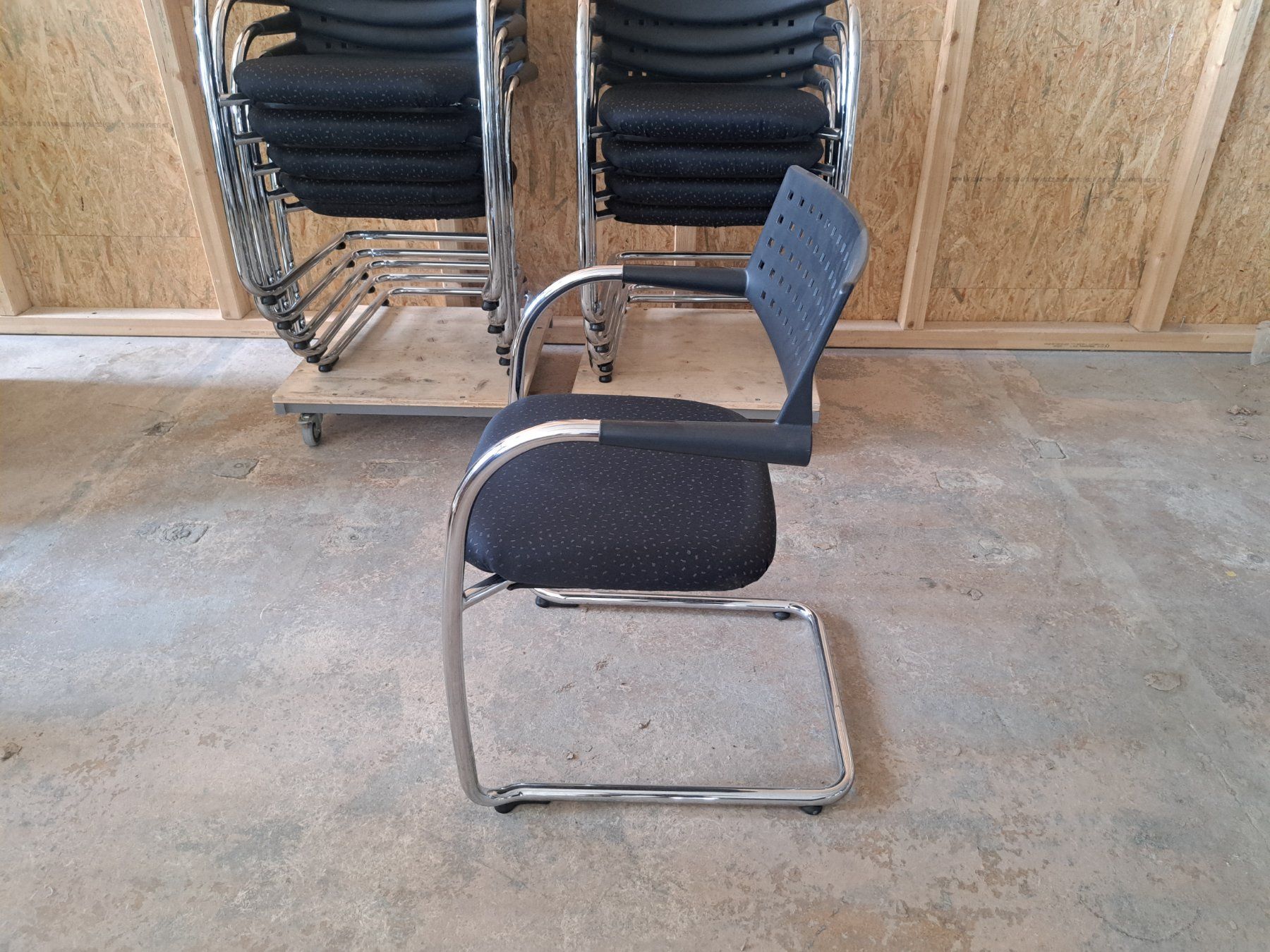 Chaises: 10x Vitra Stapelstuhl Freischwinger – D'occasion à Belp par deal-now 3