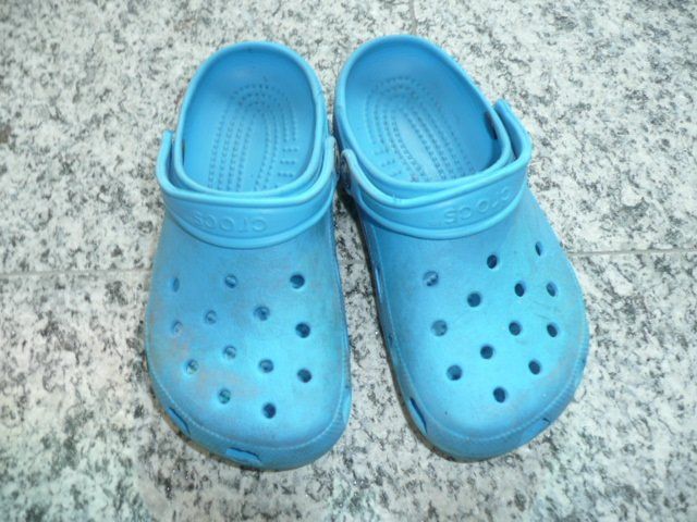 Crocs Scarpe da uomo: Crocs Badeschuhen original in blau in Gr. 35 – Usato da Zug venduto da falama 1