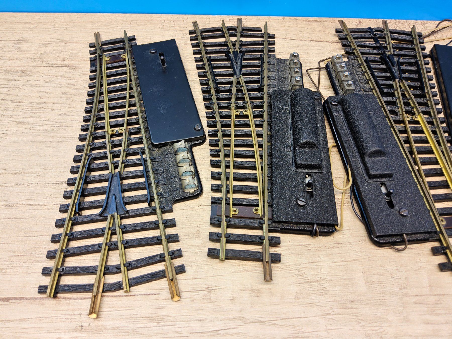 Fleischmann Modellini di ferrovie: 4 x Fleischmann 1724 messing Weichen zu Profilgleis Spur H0 – Difettoso da Uerikon venduto da Airport68 4