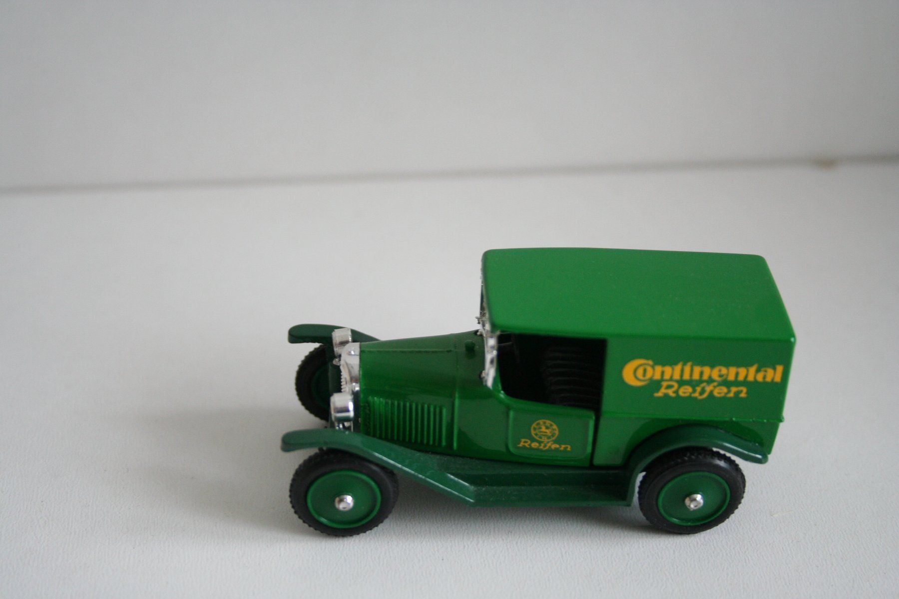 Opel Modellini d'auto: 3 Opel Oldtimer Modellauto – Usato da Bern venduto da ascona43 4