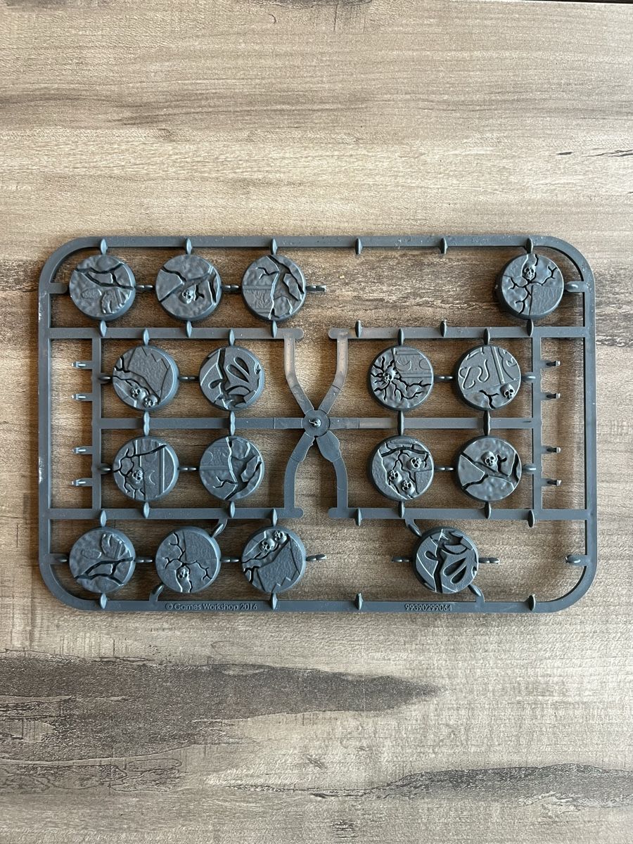 Giochi: Warhammer 40k/Horus Heresy Gussrahmen/Bits Set 15 – Usato da Läufelfingen venduto da stephiesheena 1