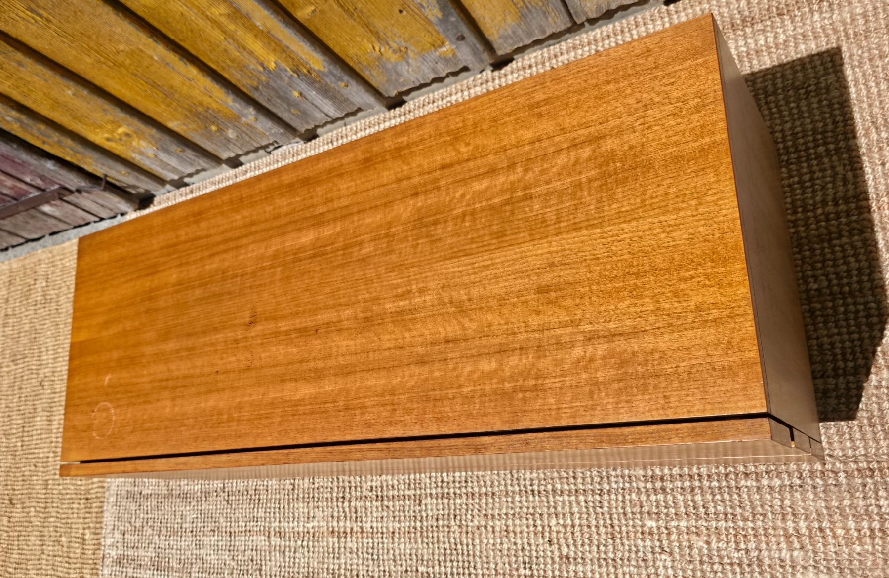 Cassettiere: Mid Century  Minimalist Sideboard Nussbaum – Usato da Haslen AI venduto da Vintagelix 5