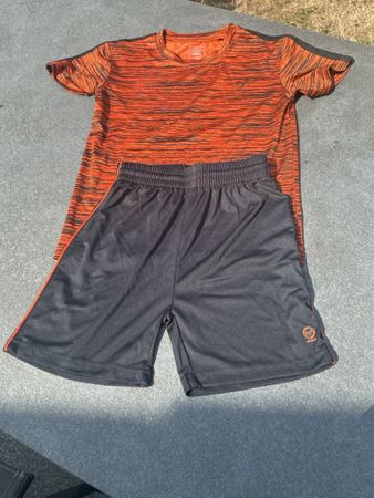 Sportset Kurzarmshirt und Shorts Grösse 140 