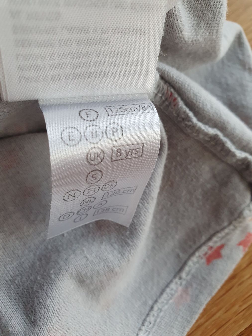 Vertbaudet Blusen, T-Shirts & Tops: Vertbaudet Shirt langarm mit Sternen Gr. 128 – Gebraucht aus Villars-sur-Glâne von richardette 5
