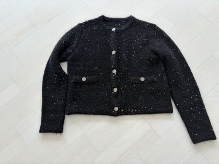 Schwarze Strickjacke mit silbrigen  Pailletten Grösse 38