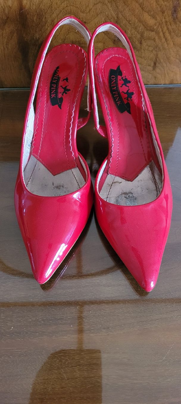 Scarpe da donna: rote Pumps – Usato da Bassecourt venduto da Niame