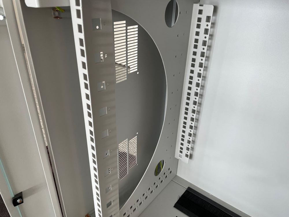 Rittal Server-Rack; 12 HE; grau | Kaufen auf Ricardo