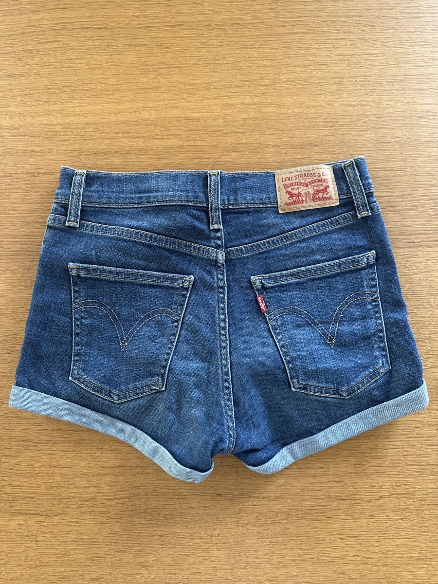 Levi's Jeans: Levis Jeansshorts in Dunkelblau – Gebraucht aus Wettswil von ann_cdf7 1