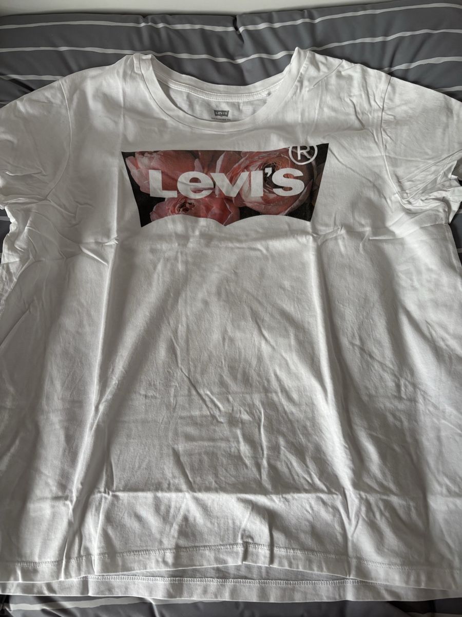 T-Shirts: Levis Tshirt Grösse XL – Gebraucht aus Schleinikon von Jessica_Lutishi