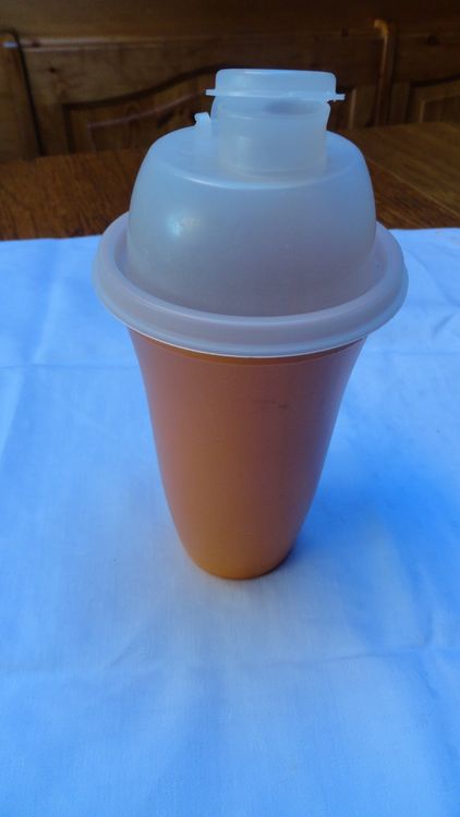 Tupperware Shaker 500ml Vintage (Gebraucht) in Gstaad für CHF 6 – mit ...