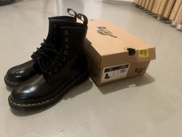 Dr. Martens 1460 Lacklederstiefel Gr. 39 OVP