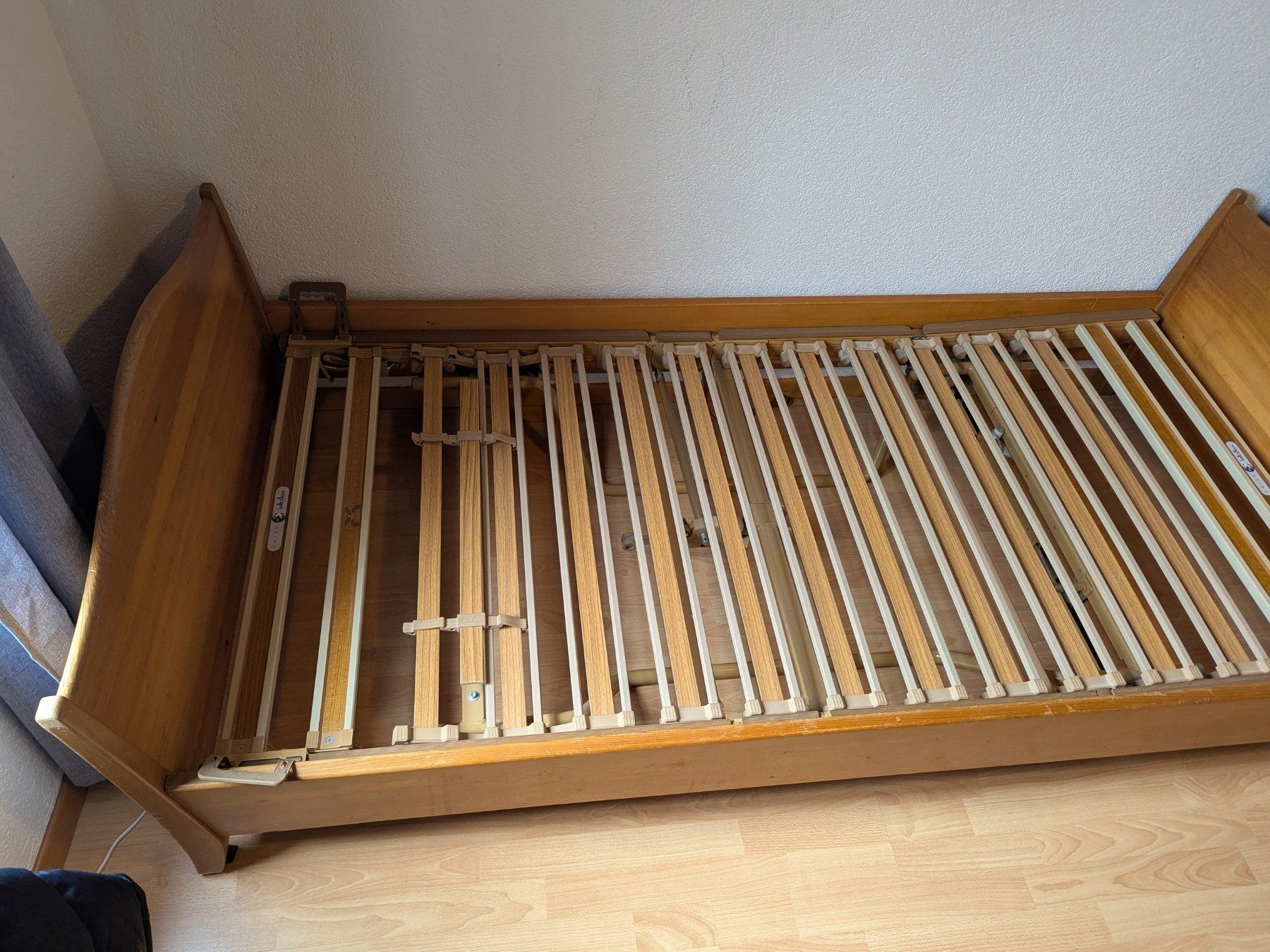 Betten: Massivholz Einzelbett, Naturholz – Gebraucht aus Biel/Bienne von tom_5jfw 3