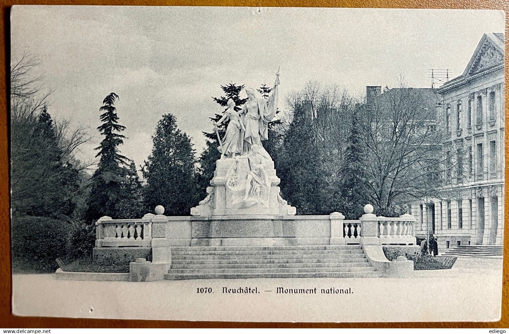 Cartoline postali: NEUCHÂTEL - monument National – Usato da Lutry venduto da Ediego