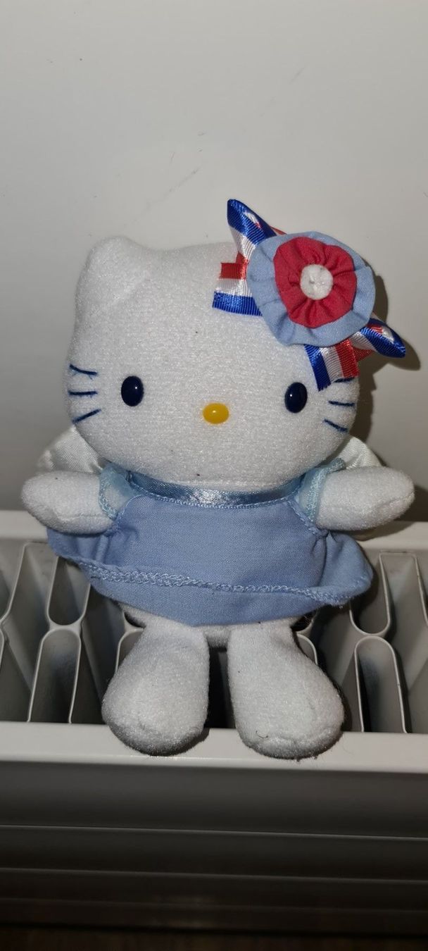 Hello Kitty Giocattoli: Peluche Hello Kitty d'occasion – Usato da Genève venduto da Saleena