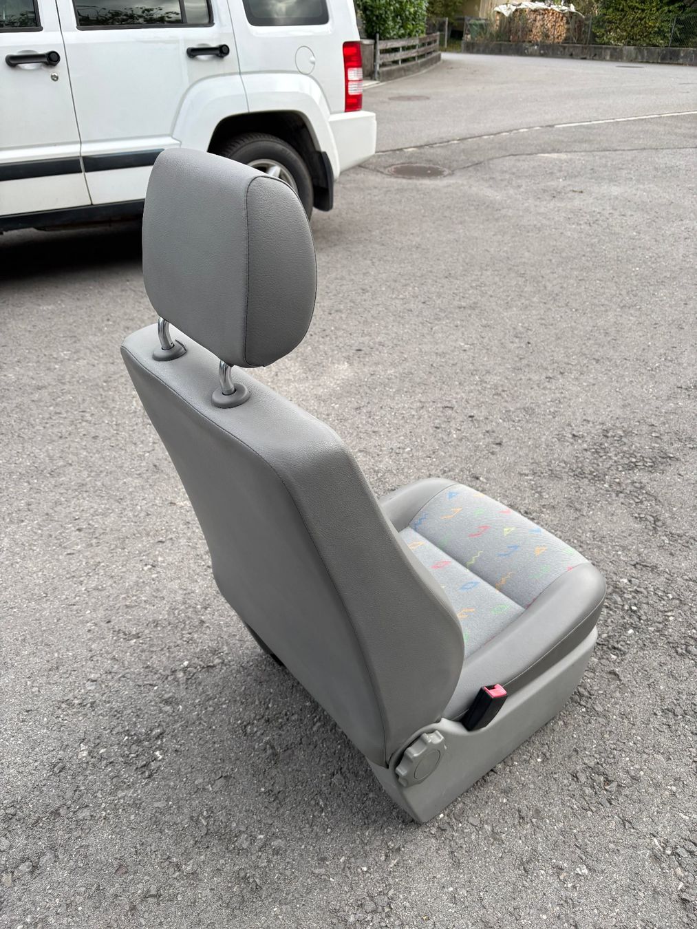 VW Tutti pezzi di ricambio auto: VW T5 Fahrer oder Beifahrersitz – Usato da Gams venduto da mir_n5kk 2