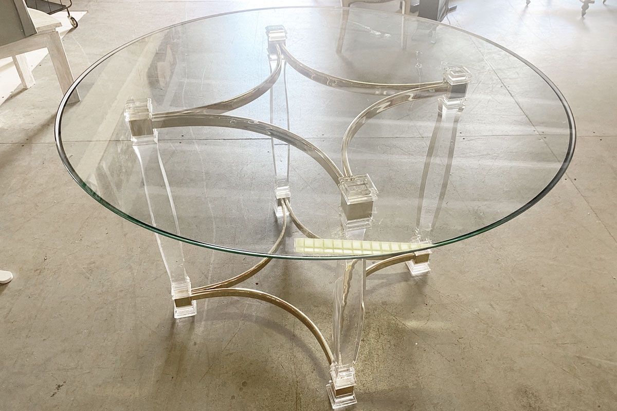 Tavoli: Runder Design Tisch Glasplatte Acrylglas Messing Gestell – Usato da Ballwil venduto da ClassicGallery