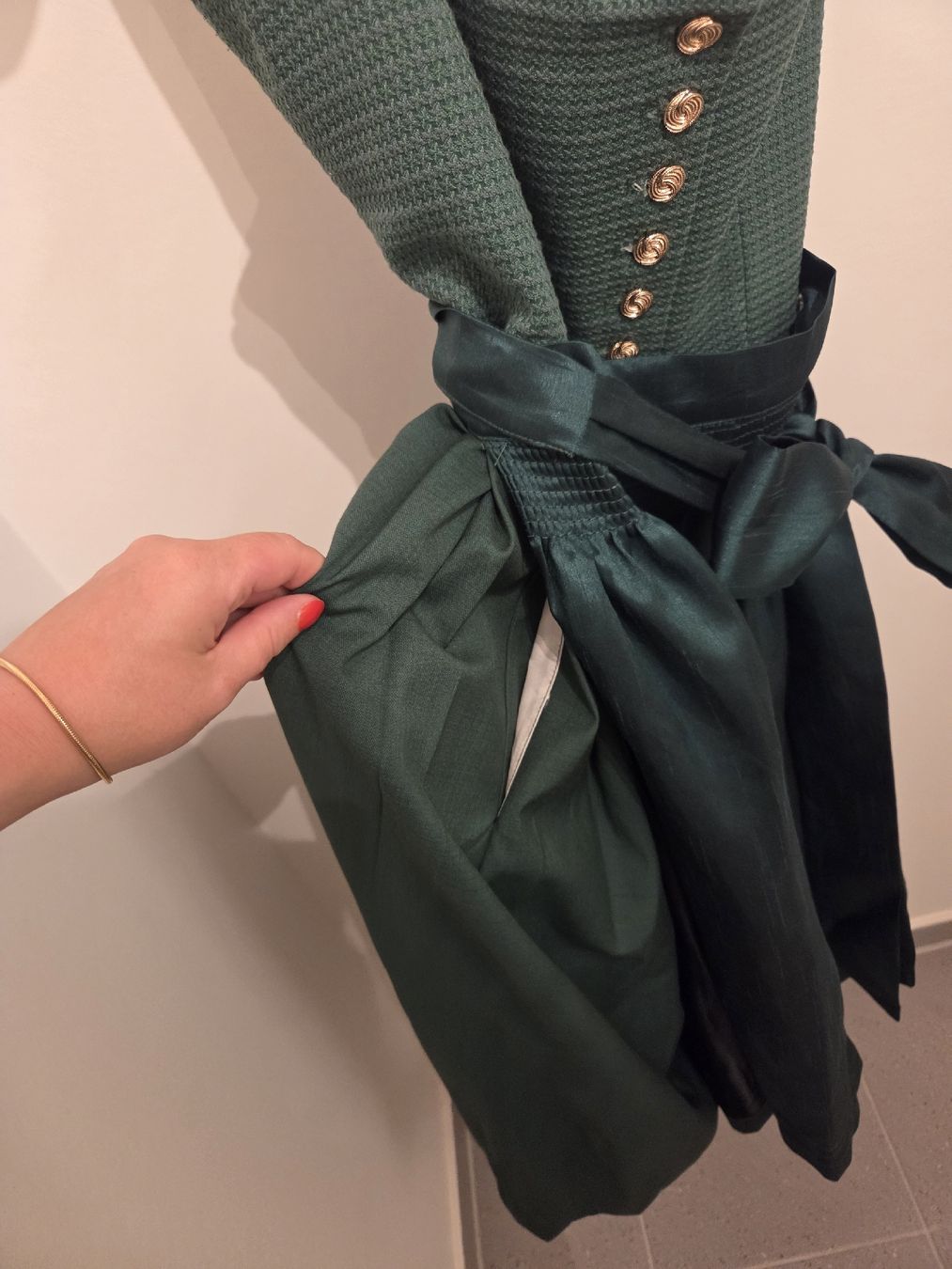 Krüger Kleider: Krüger Grünes Dirndl Grösse 40 – Neu (gemäss Beschreibung) aus Reinach BL von Larissa3100 6