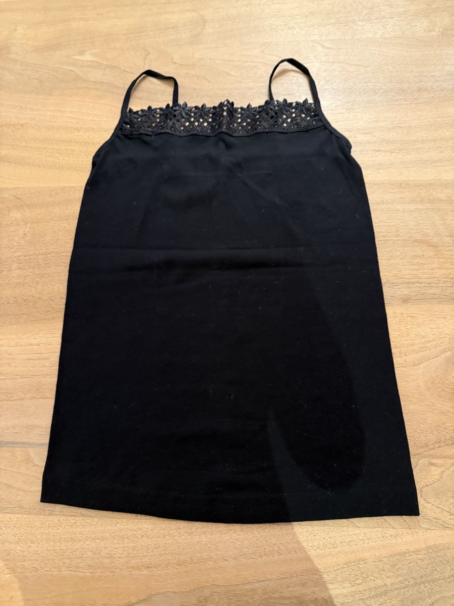 Top: Black top – Nuovo (secondo la descrizione) da Adliswil venduto da Marjin