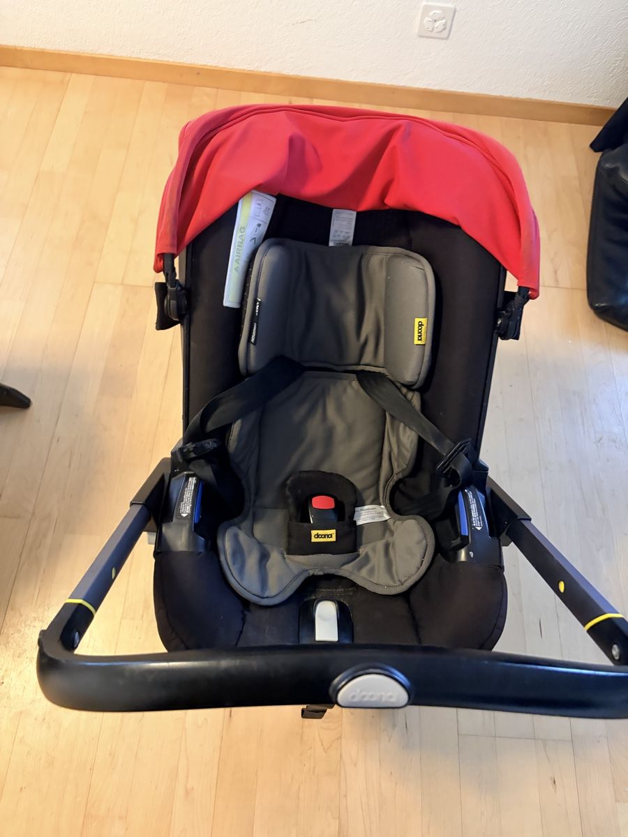 Doona Sièges auto: Doona Kinderautositz mit Gestell guter Zustand – D'occasion à Inwil par Mira32 5