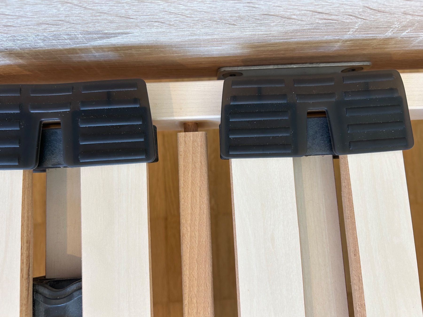 Letti: Bettgestell Holzoptik mit Lattenrost – Usato da Basel venduto da dor_ljs6 6