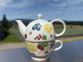 Teekanne mit Tasse