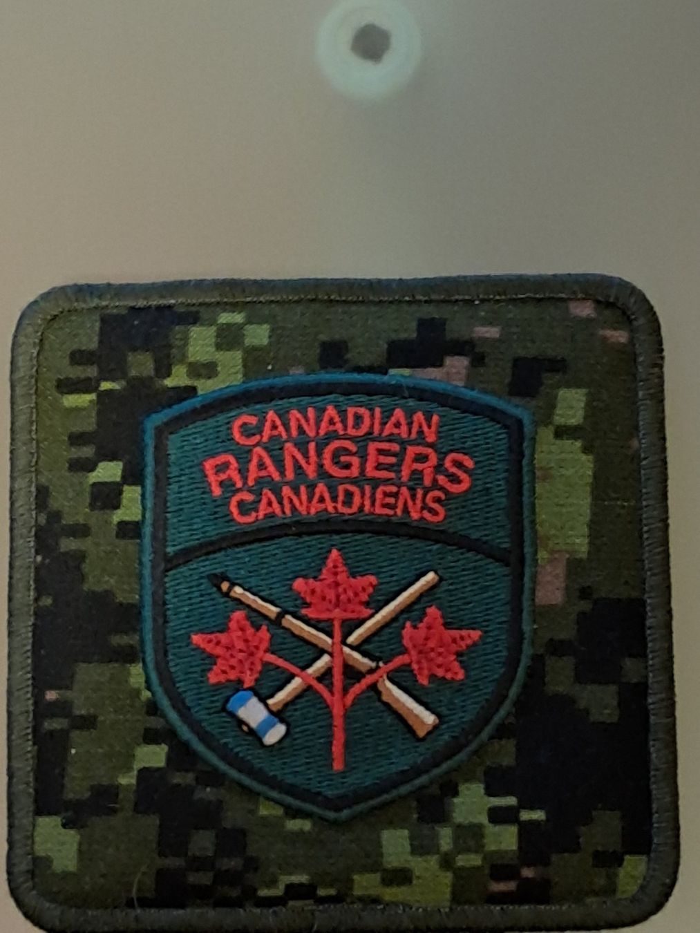 Placchette & Badge: Badge Canadian Rangers mit Klett – Nuovo e nell'imballaggio originale da Zug venduto da swisstestpilot