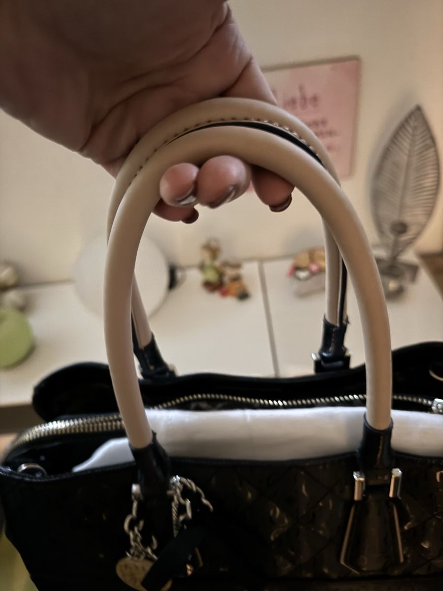 Guess Sacs femmes: Guess Handtasche – Neuf (Voir description) à Gutenswil par eliane67 5