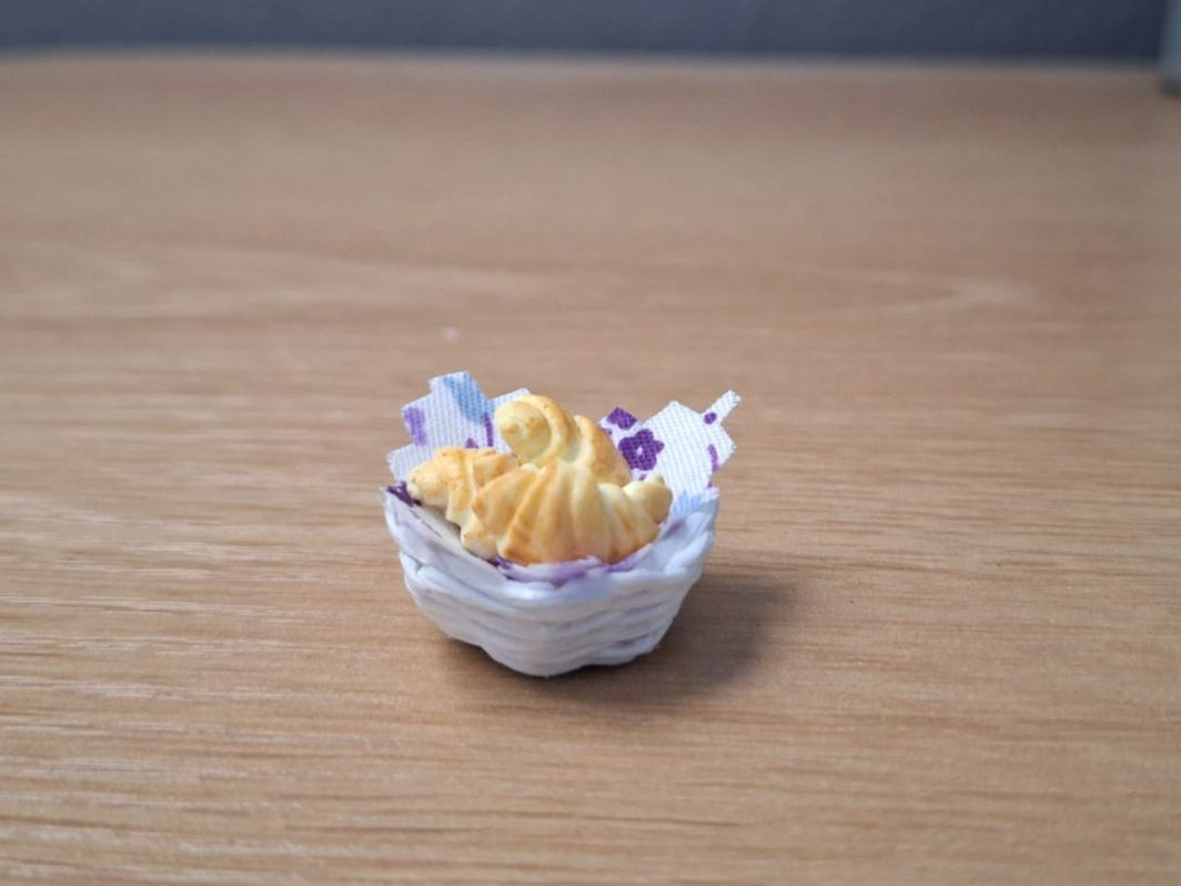 Case e mobili per bambole: Handmade Gipfeli Korb, Alles Handmade auch der Korb – Nuovo (secondo la descrizione) da Zürich venduto da HandmadeTinyFood 2