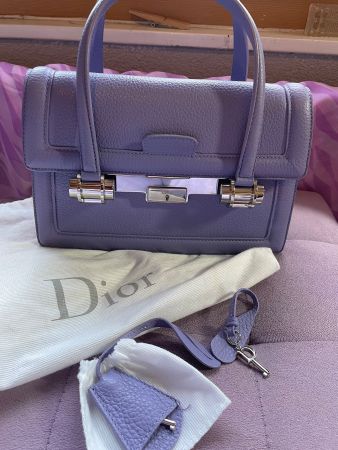 Dior Mitzah Handtasche aus genarbtem Leder in Lila