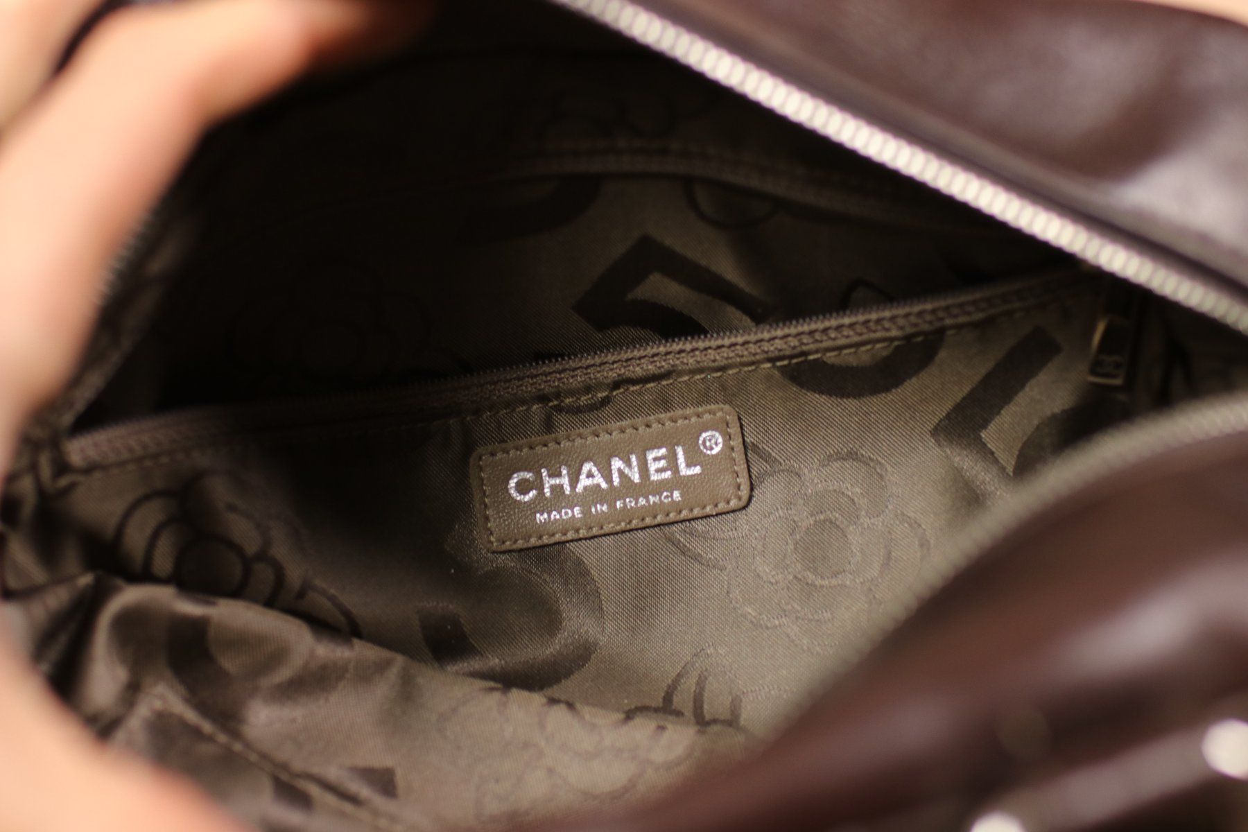 Chanel Borse da donna: RARE 2005 CHANEL Brown Leather Bowling Small handbag – Usato da Hombrechtikon venduto da BAZ-Vintage 9