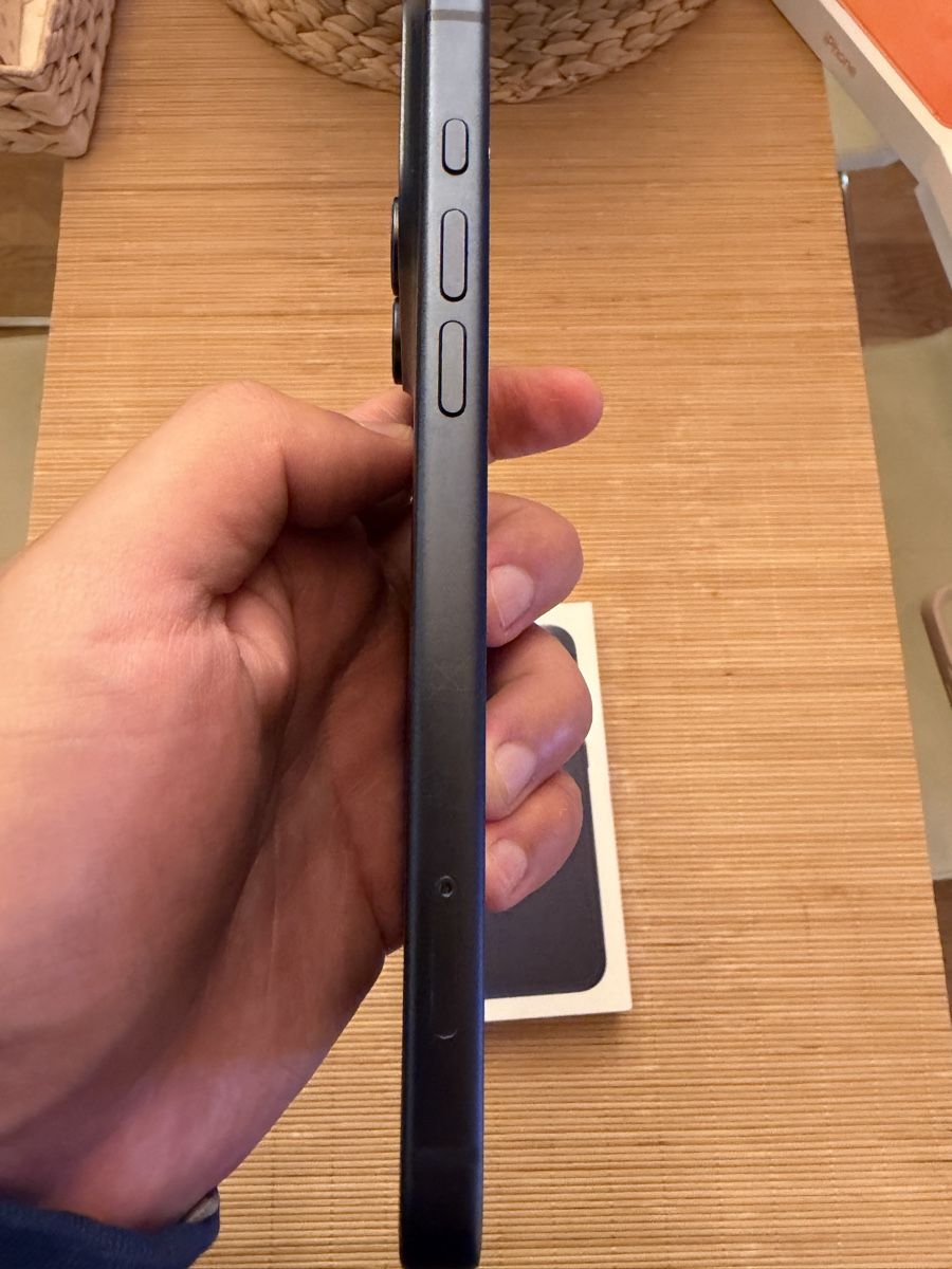 Apple Telefoni cellulari / Smartphones: iPhone 17 pro max 256GB – Nuovo (secondo la descrizione) da Zürich venduto da Yoni_to 4