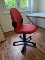 Bürostuhl rot mit schwarzen Elementen guter Zustand
