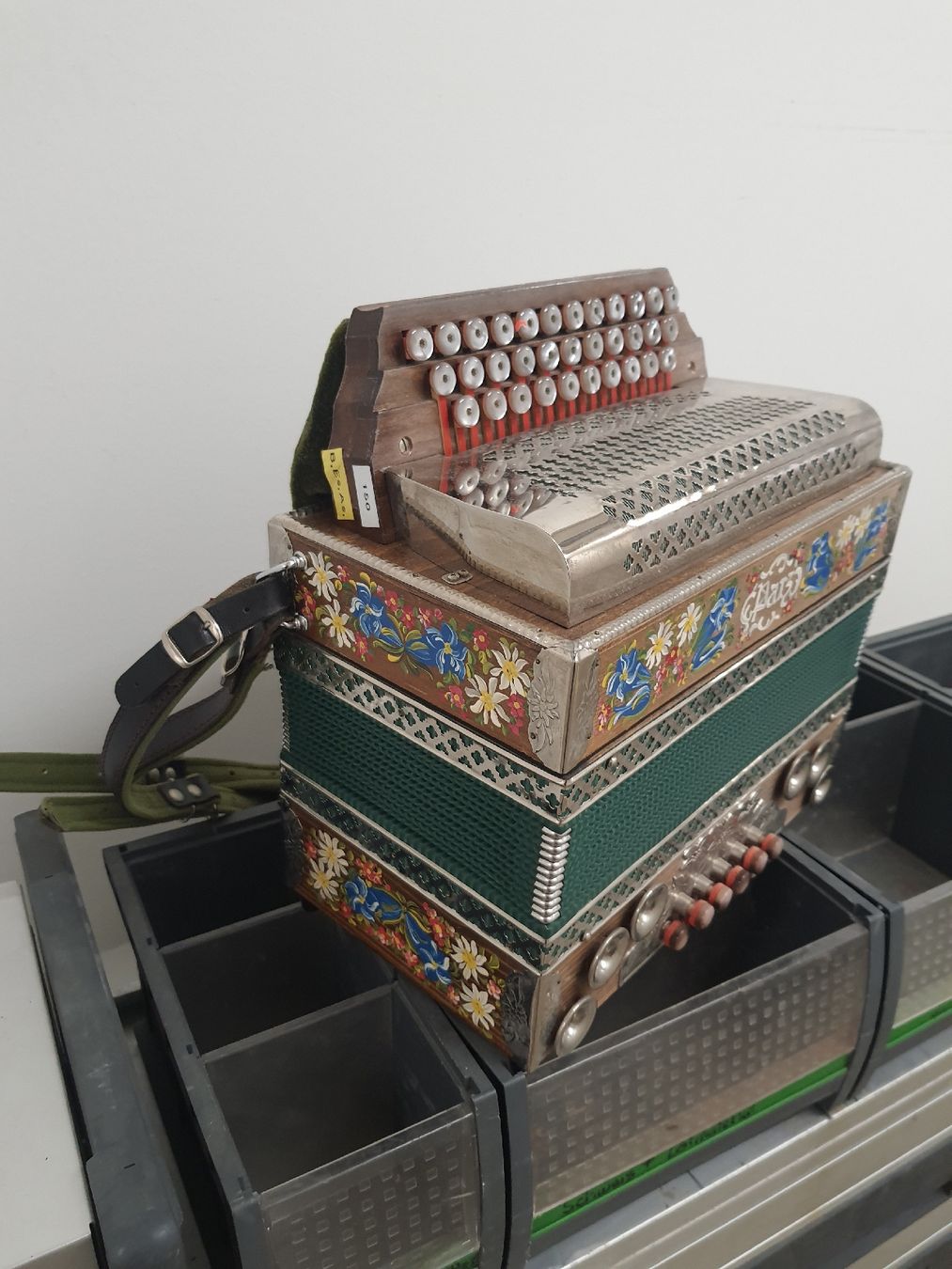 Instruments de musique: accordéon autrichienne  – D'occasion à Pont-de-la-Morge par Mirabelle0 5