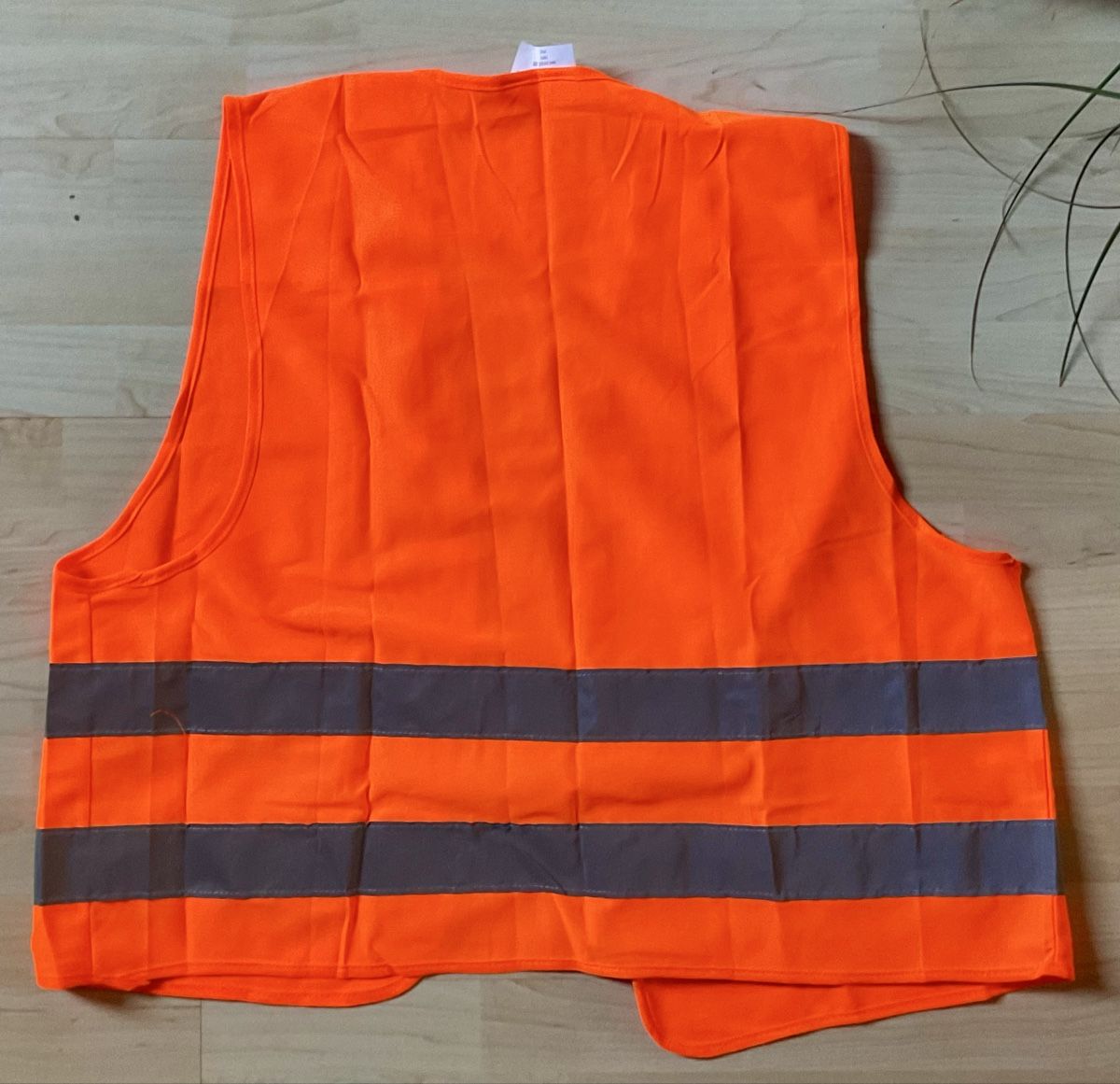 Gilet & Giacche: Warnweste orange Einheitsgrösse neuwertiger Zustand – Nuovo (secondo la descrizione) da Endingen venduto da nathan05 2