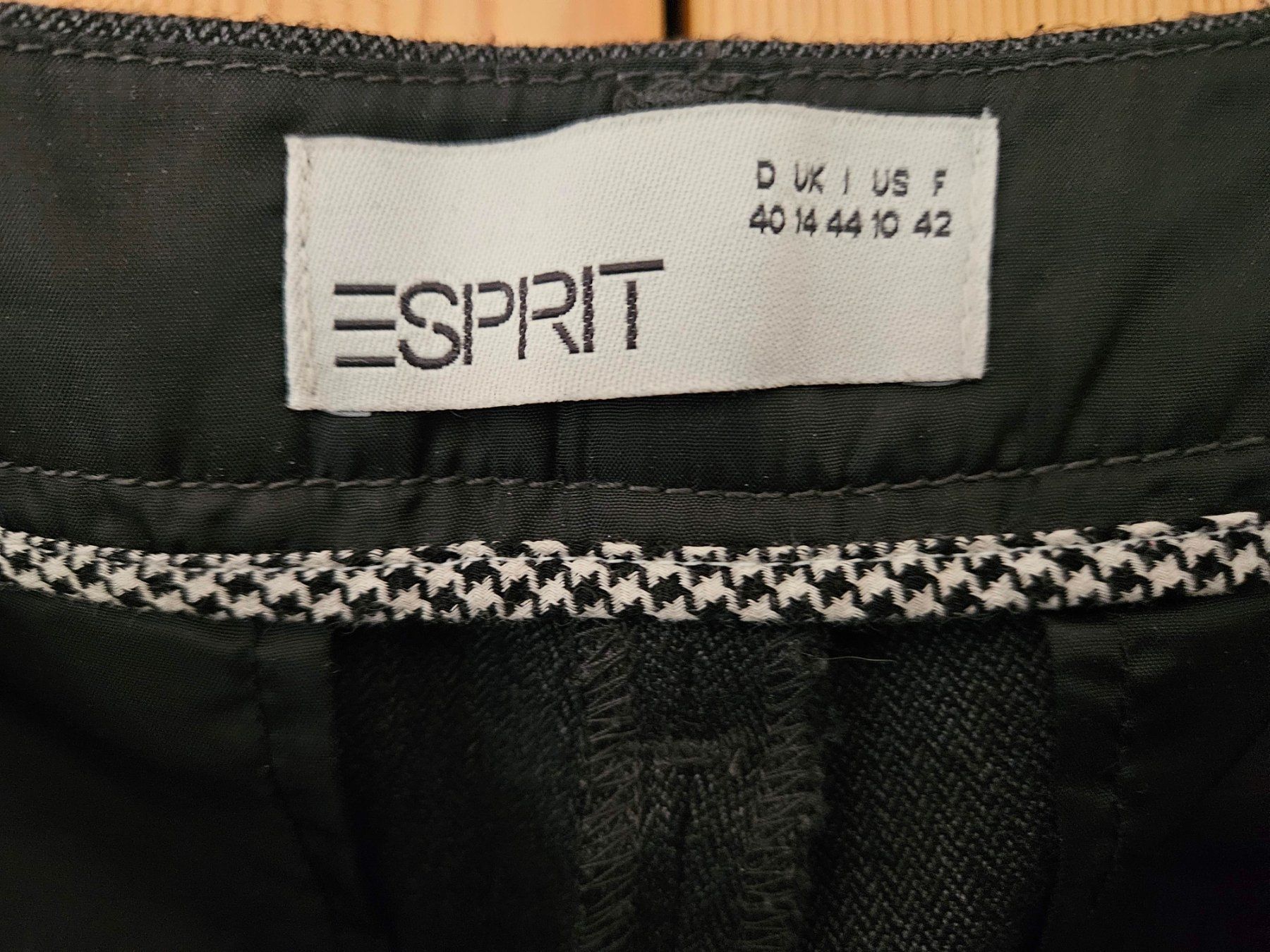 Esprit Pantaloni: Esprit Stoffhose, Grau-Schwarz, Gr. 40 – Usato da Wettingen venduto da Sk8ertomda 2