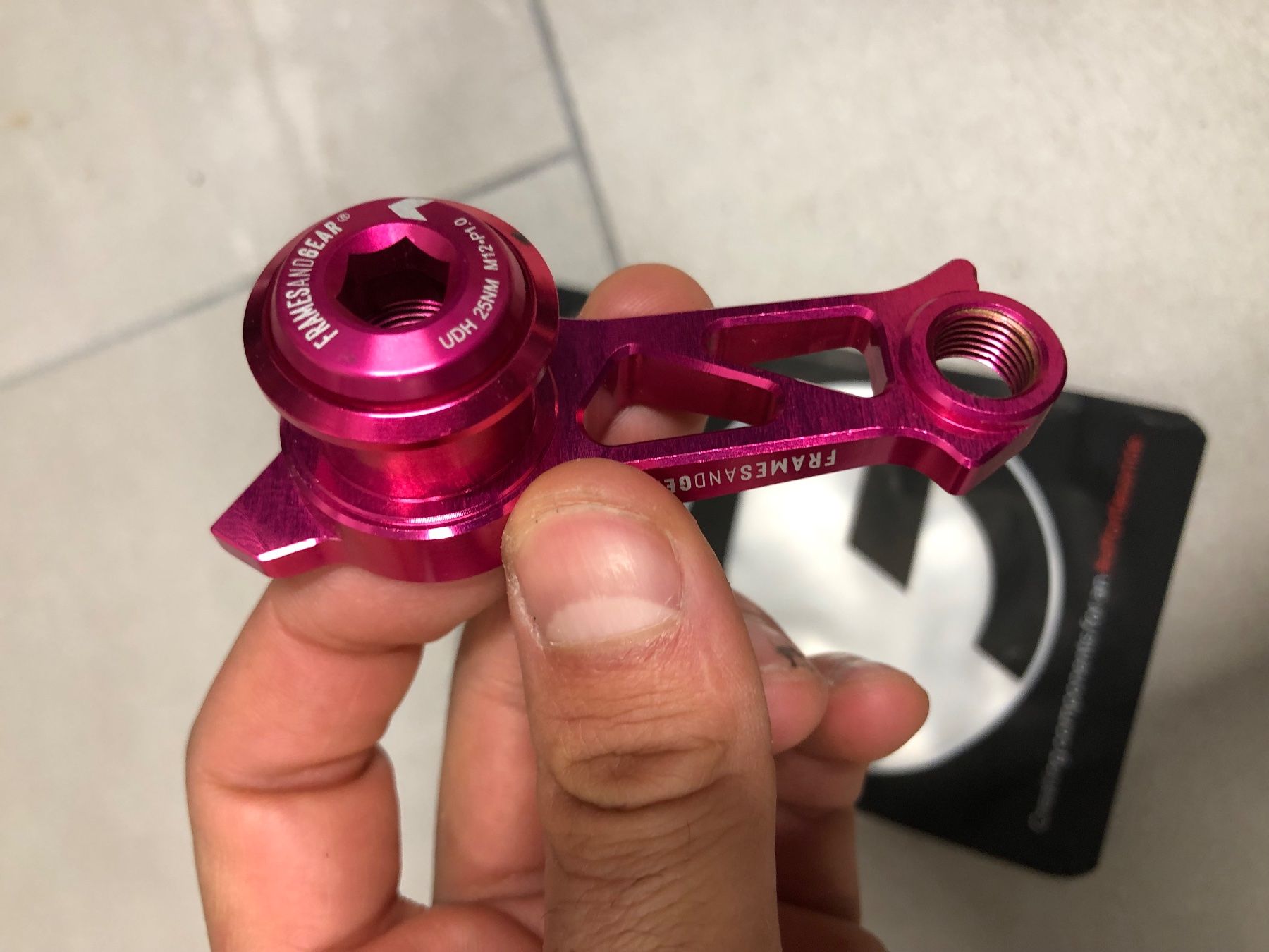 Shimano Pezzi di ricambio: Frames&Gear direct mount UDH pink – Nuovo e nell'imballaggio originale da Einsiedeln venduto da Bikegeek 3