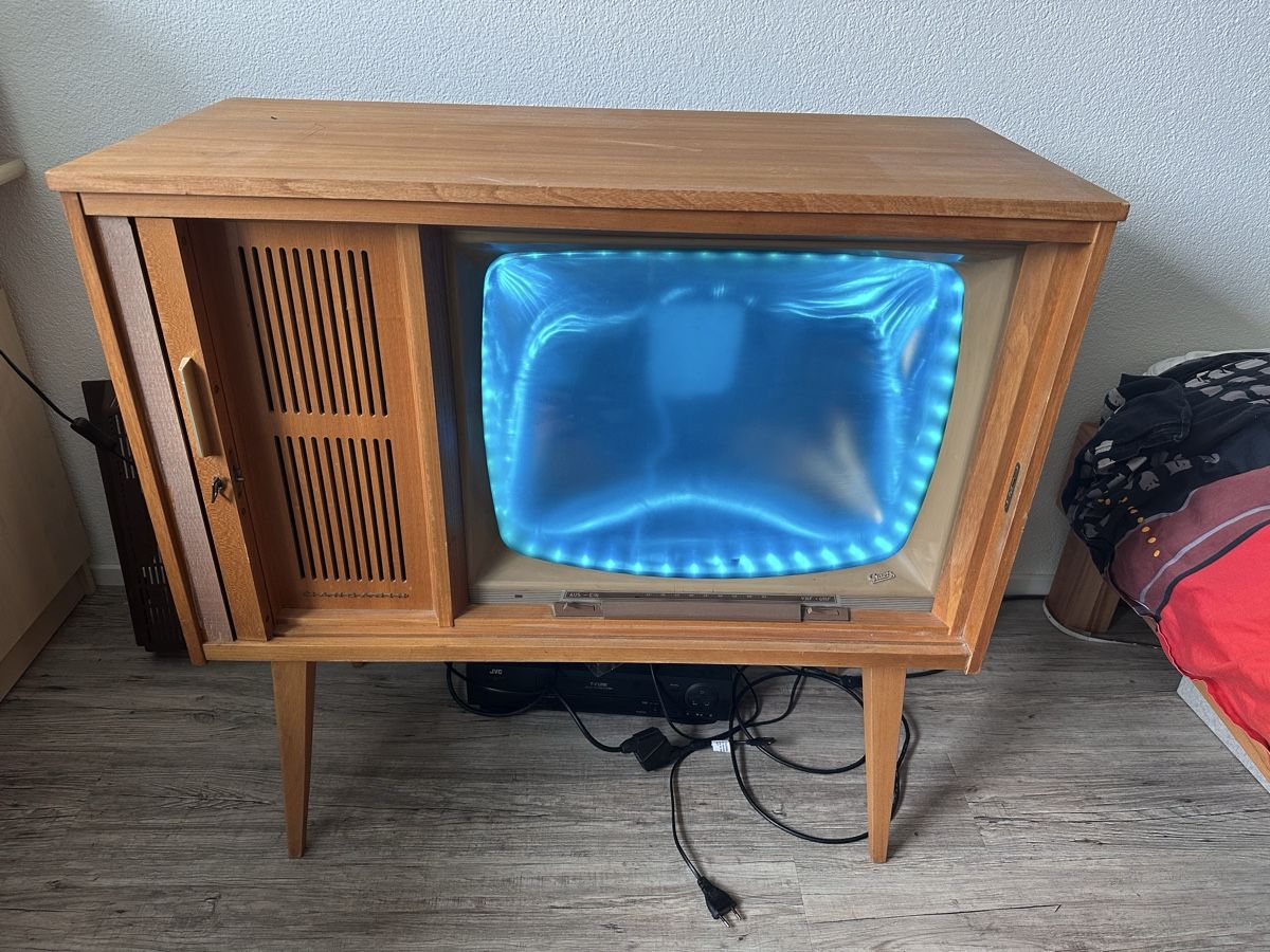 Televisori: Gaetz Mandarin Fernseher Lampe – Usato da Reichenburg venduto da Sannyblume