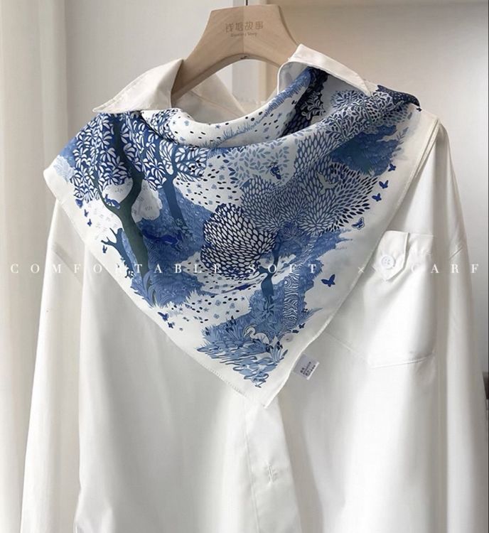 New Blue & White Silk Scarf - Forest Scene gift package (Neu und ...