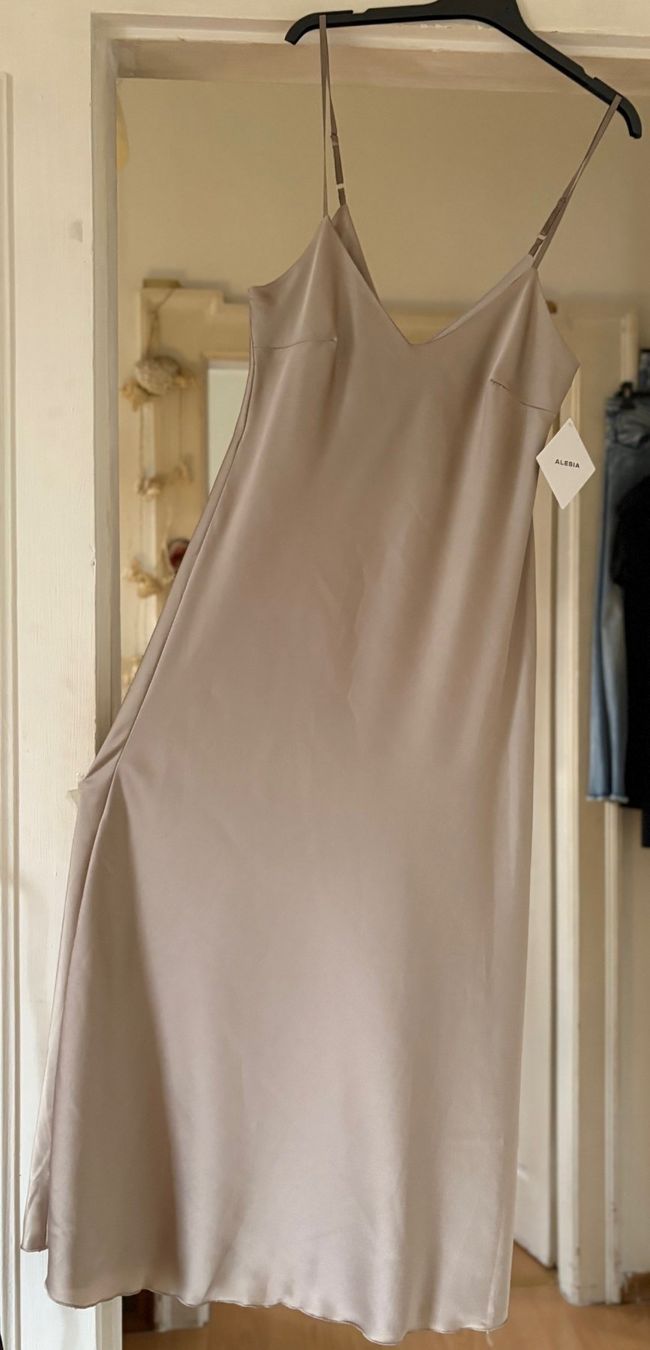 Robes: ROBE! M – Neuf avec emballage d'origine à Locarno par NicoNion 1