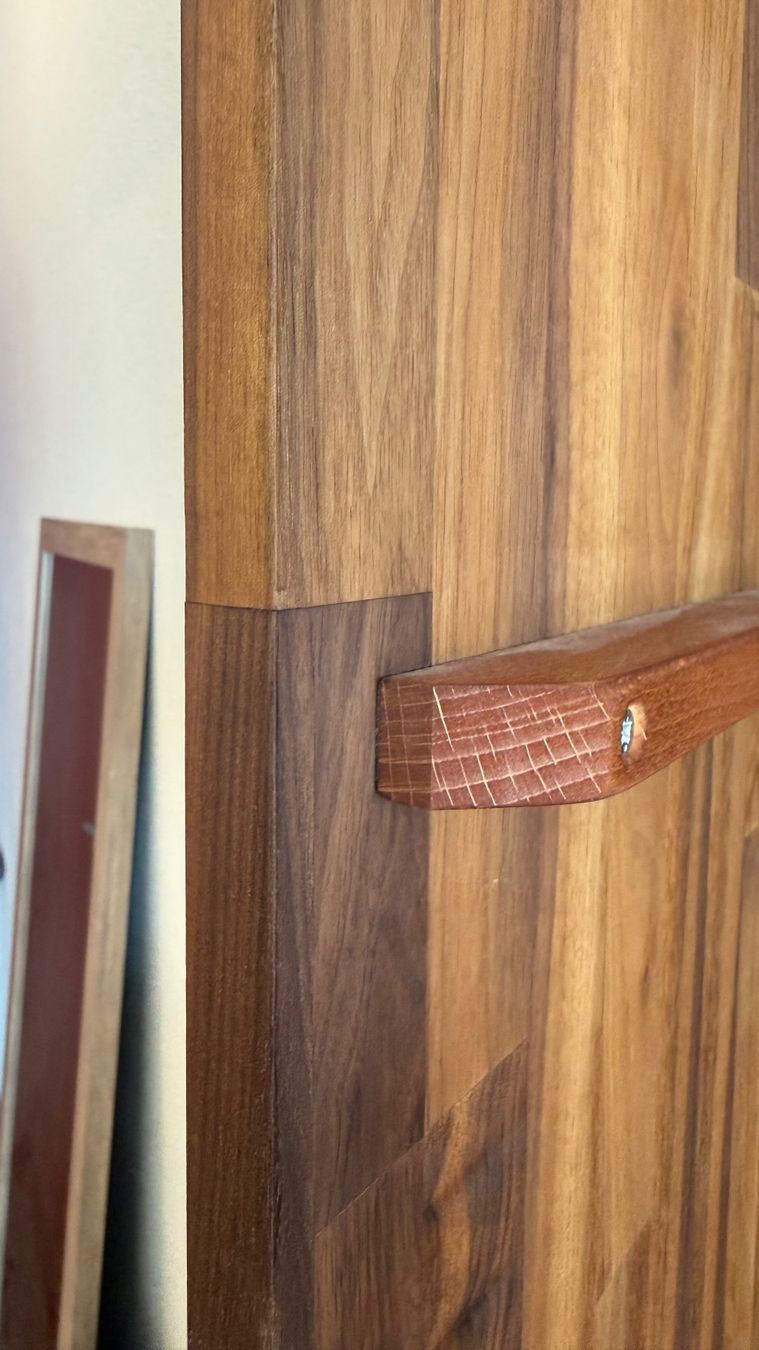 Armoires: Schrank massiv Nussbaum – D'occasion à Bad Zurzach par Slash660 2