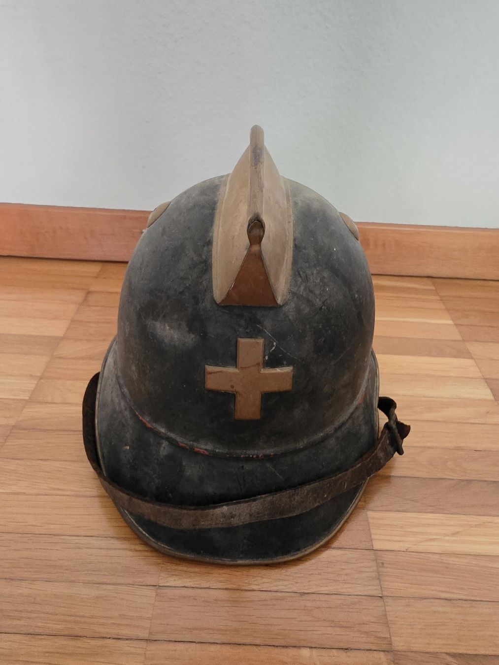 Feuerwehr: Antiker Feuerwehrhelm – Gebraucht aus Winterthur von Eljabanebre